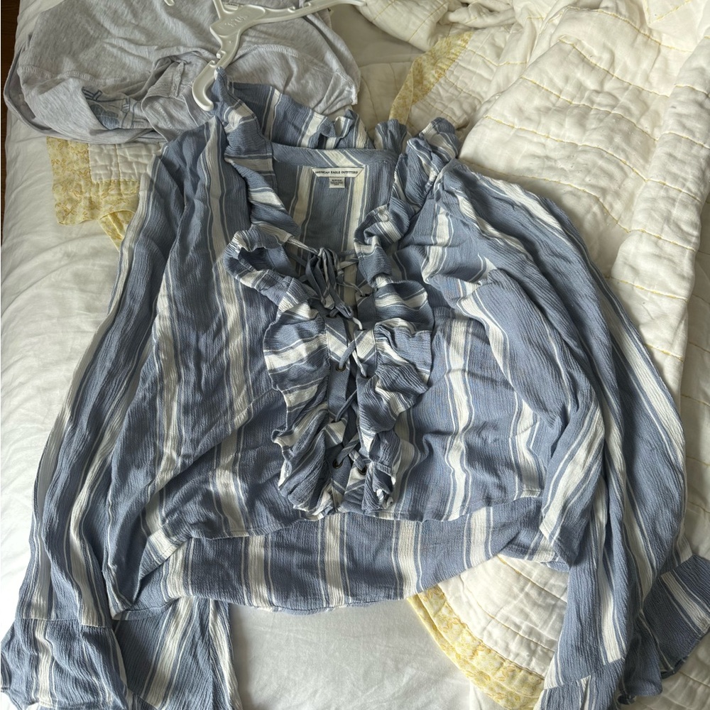 American Eagle Outfitters Silver and Blue Ruffled Crop Blouse